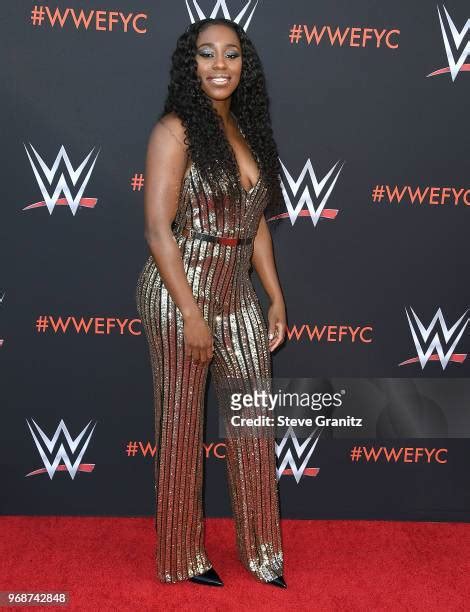 347 Naomi Wwe Stock Photos & High